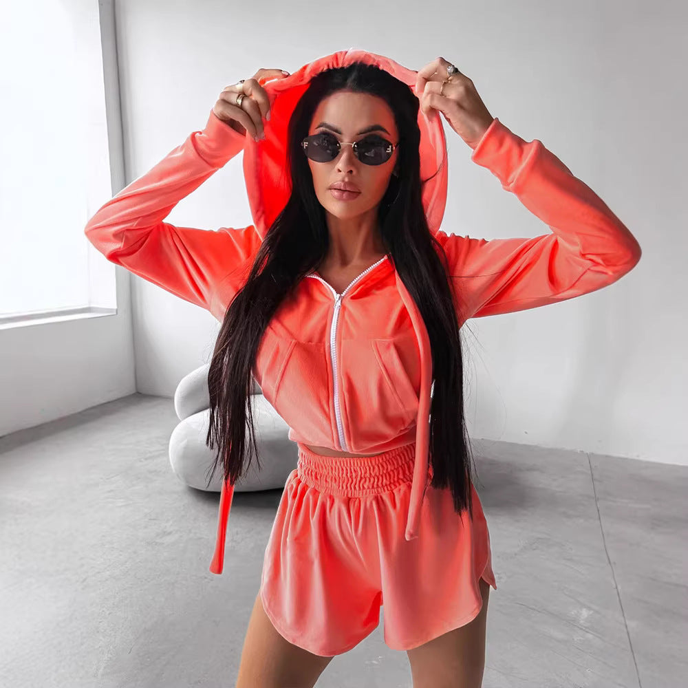 Kvinnors sportiga huvtröja och shorts set gjort av mjuk fleece med hög bärkomfort Mirla-Eva Jonsson