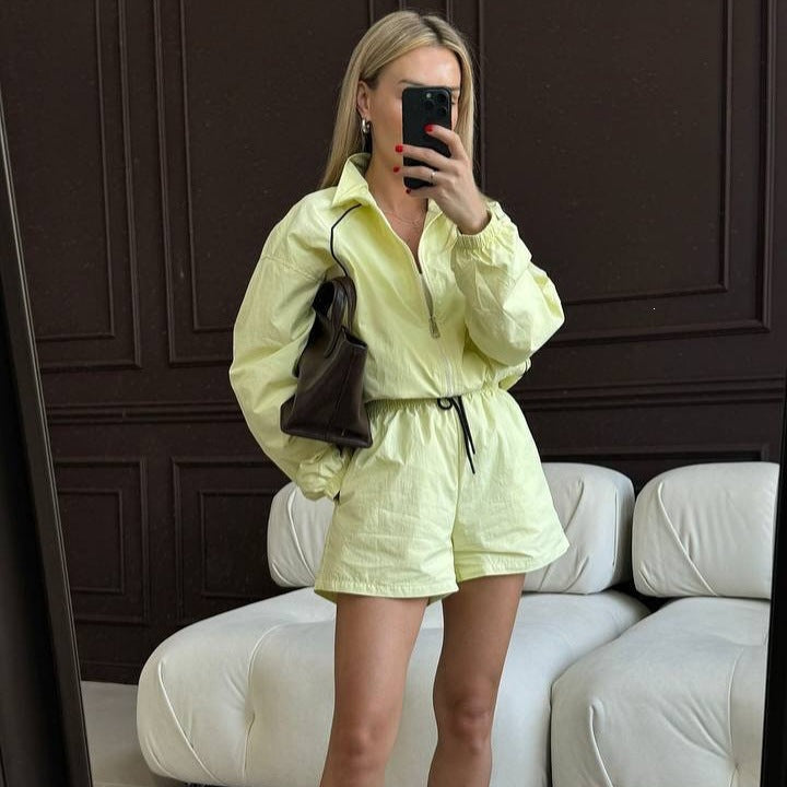 Kvinnors sportiga jacka och shortssats med hög krage Mirla-Eva Jonsson