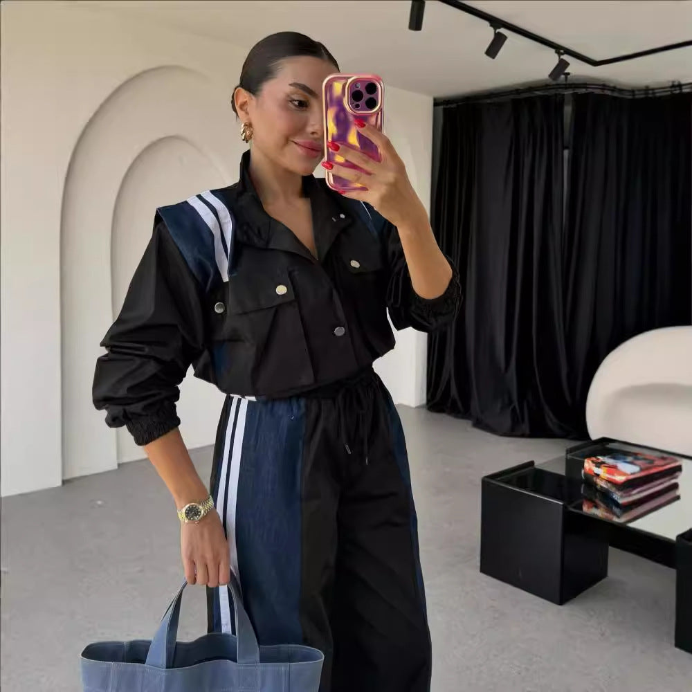 Kvinnors sportiga jumpsuit med sofistikerad dragsko midja och kontrasterande ränder Mirla-Eva Jonsson