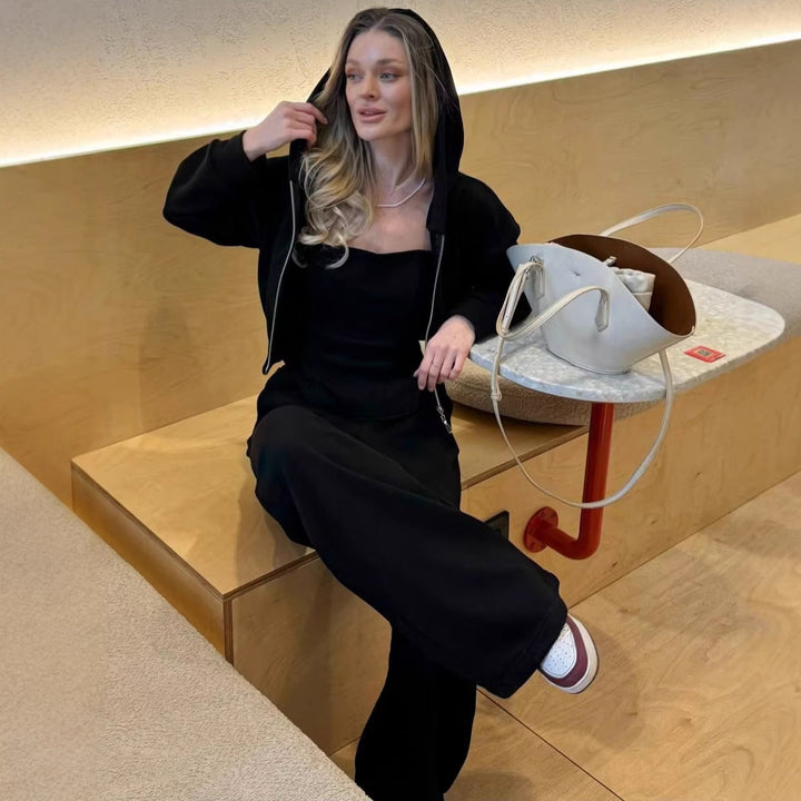 Kvinnors sportiga jumpsuit med stiligt bustier och hoodie Mirla-Eva Jonsson