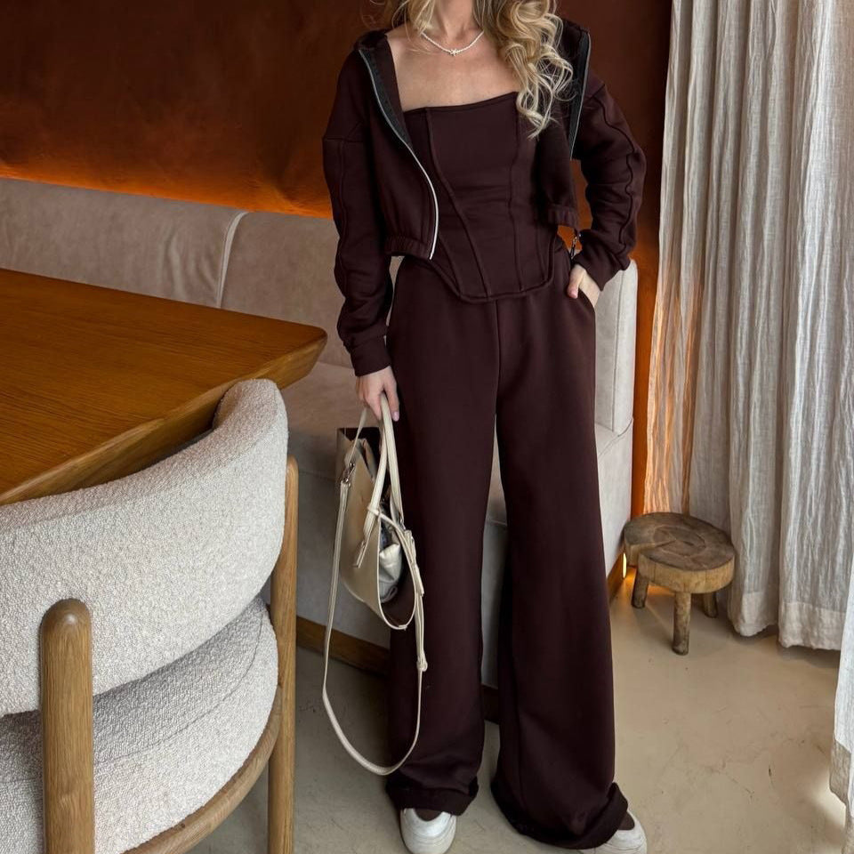 Kvinnors sportiga jumpsuit med stiligt bustier och hoodie Mirla-Eva Jonsson