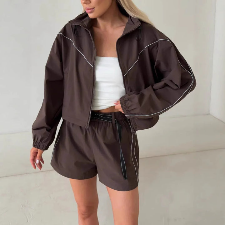 Kvinnors sportiga kort jacka och shorts set Mirla-Eva Jonsson