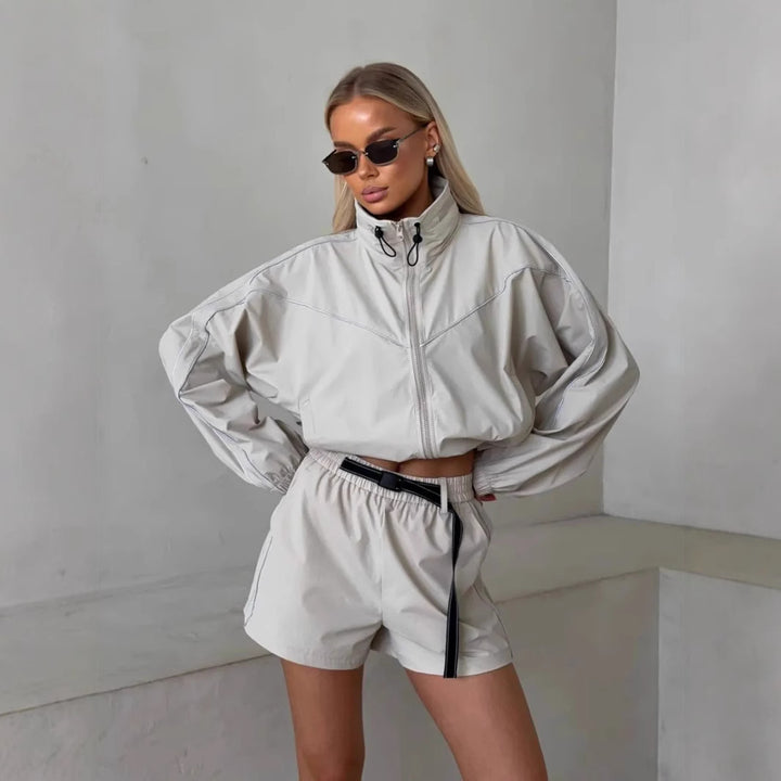 Kvinnors sportiga kort jacka och shorts set Mirla-Eva Jonsson