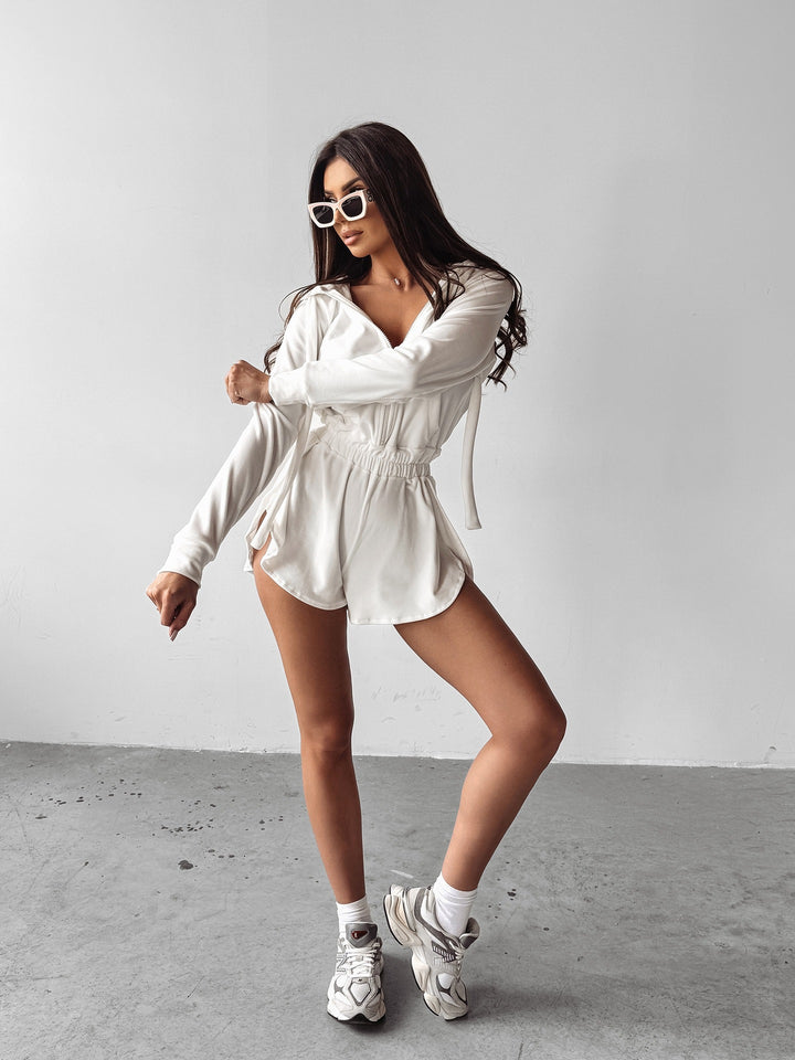 Kvinnors sportiga kort overall med modern ståkrage och elastisk midja Mirla-Eva Jonsson