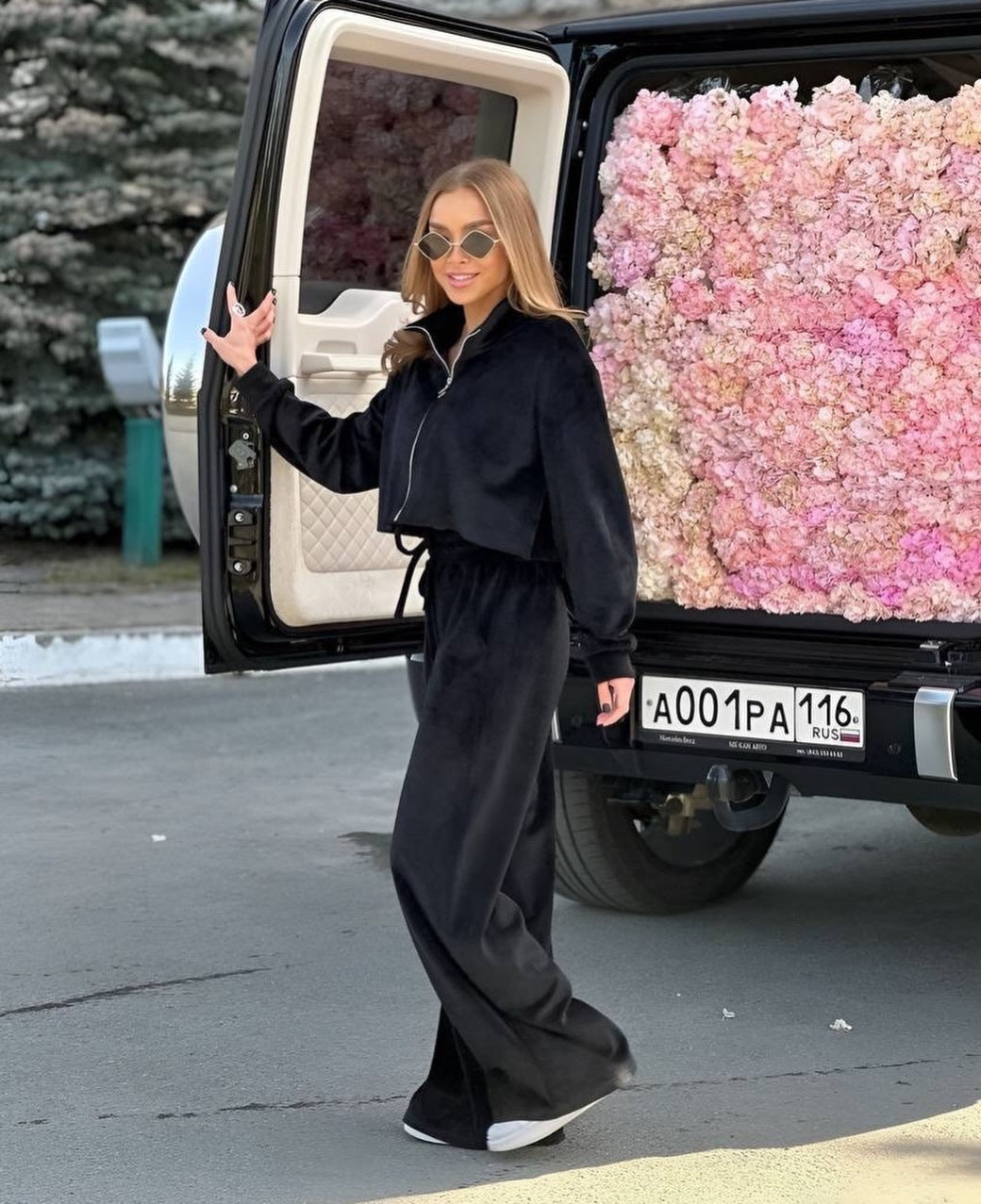 Kvinnors sportiga korta sweatshirt och bekväm palazzo byxor set Mirla-Eva Jonsson