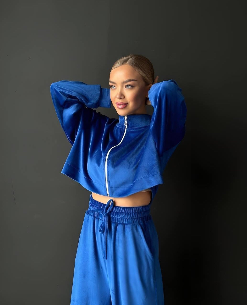 Kvinnors sportiga korta sweatshirt och bekväm palazzo byxor set Mirla-Eva Jonsson