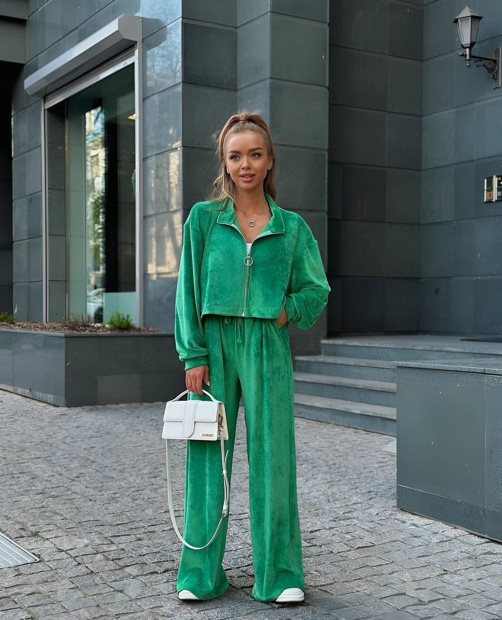 Kvinnors sportiga korta sweatshirt och bekväm palazzo byxor set Mirla-Eva Jonsson
