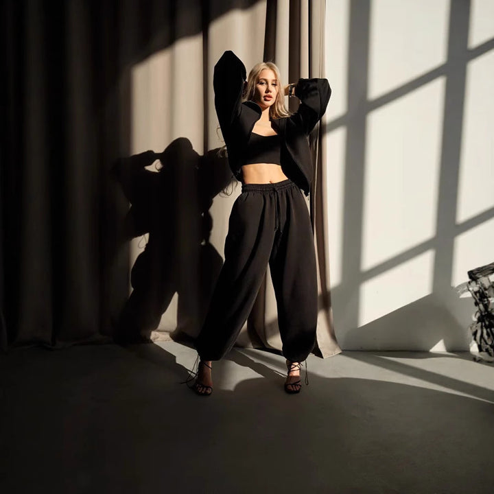 Kvinnors sportiga kortärmad hoodie med innovativ finish Mirla-Eva Jonsson