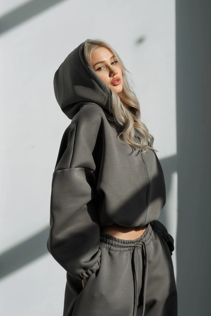 Kvinnors sportiga kortärmad hoodie med innovativ finish Mirla-Eva Jonsson