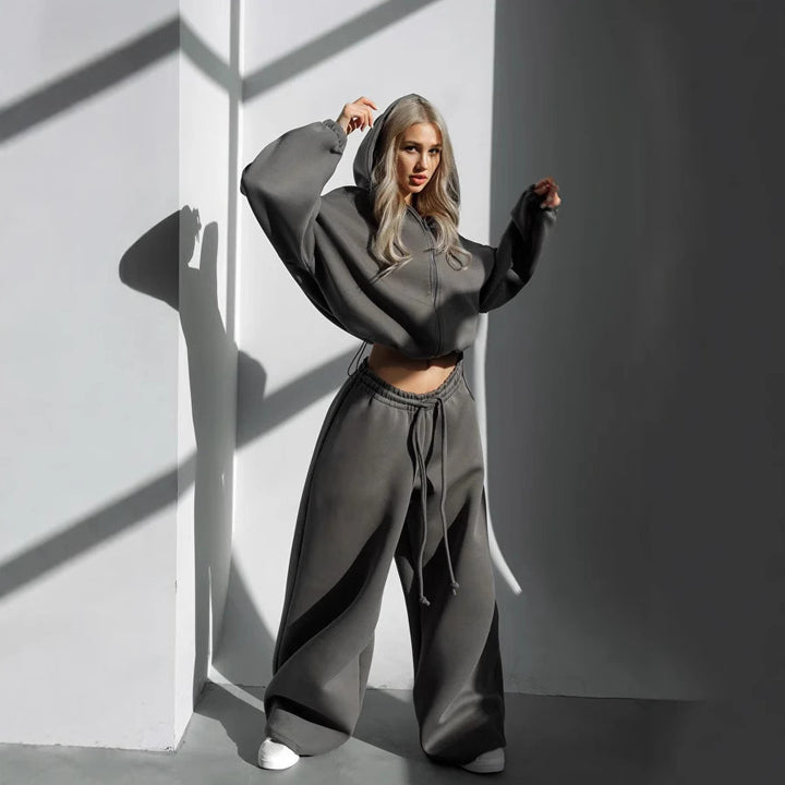 Kvinnors sportiga kortärmad hoodie med innovativ finish Mirla-Eva Jonsson
