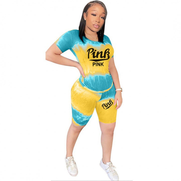 Kvinnors sportiga kortärmad outfit med trendigt tie-dye-mönster Mirla-Eva Jonsson