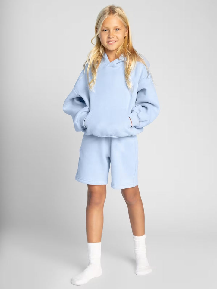 Kvinnors sportiga kortärmad set med huva och bekväma shorts Mirla-Eva Jonsson