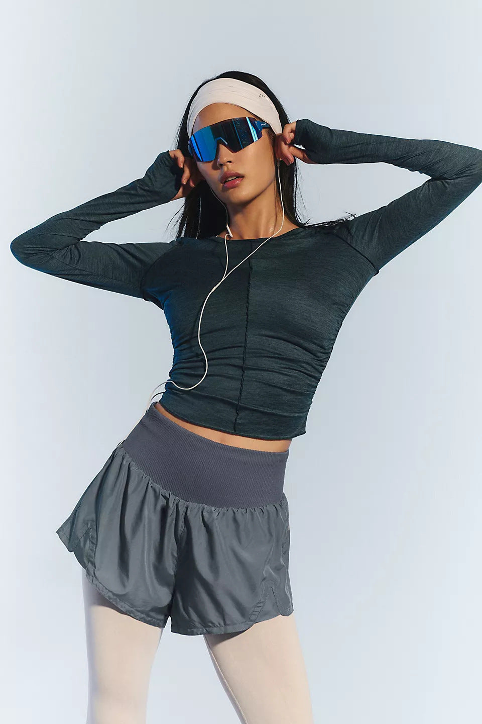 Kvinnors sportiga kortärmad topp med ergonomisk passform och sidoventilationsdetalj Mirla-Eva Jonsson