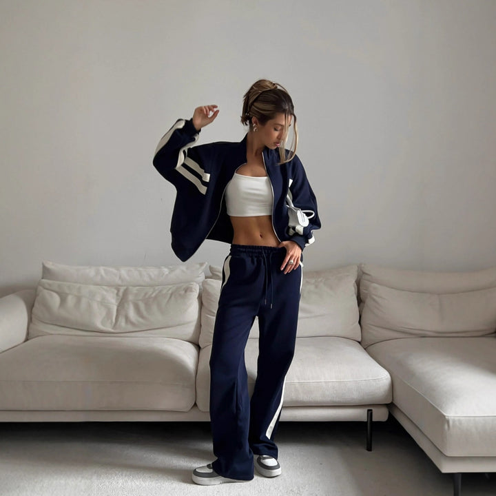 Kvinnors sportiga lounge-set med bekväm zip-jacka och vida byxor Mirla-Eva Jonsson