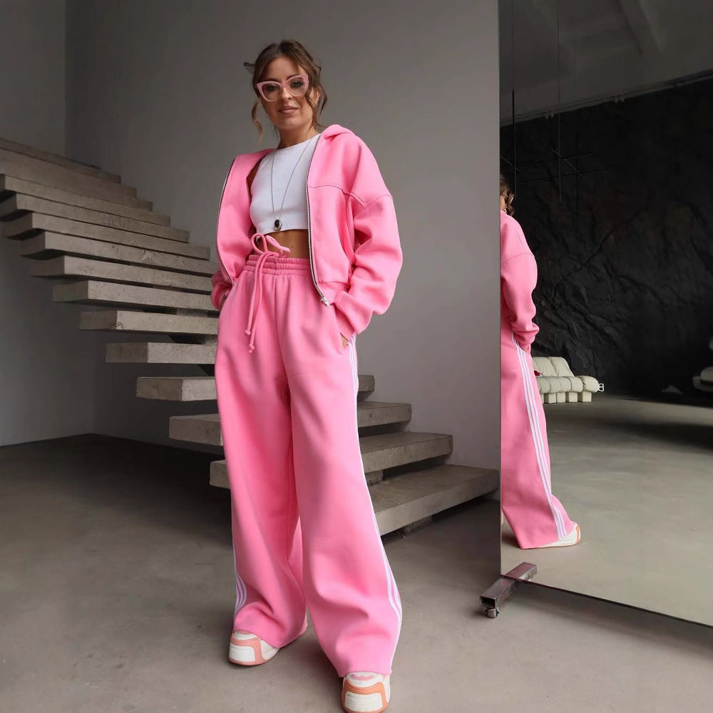 Kvinnors sportiga lounge set med croppad hoodie och bred skärning Mirla-Eva Jonsson