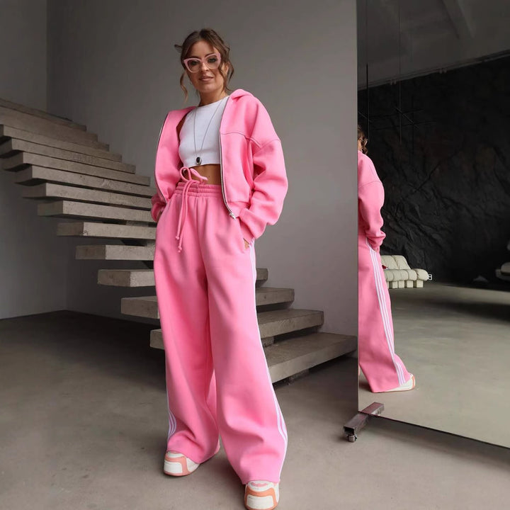 Kvinnors sportiga lounge set med croppad hoodie och bred skärning Mirla-Eva Jonsson
