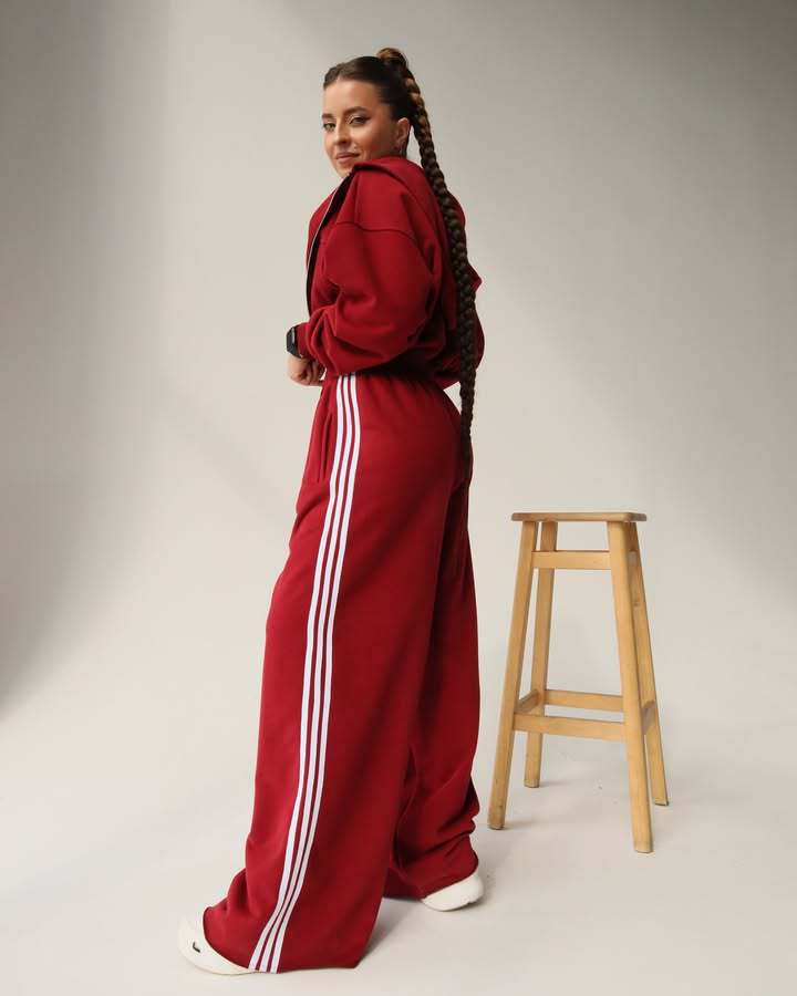 Kvinnors sportiga lounge set med croppad hoodie och bred skärning Mirla-Eva Jonsson