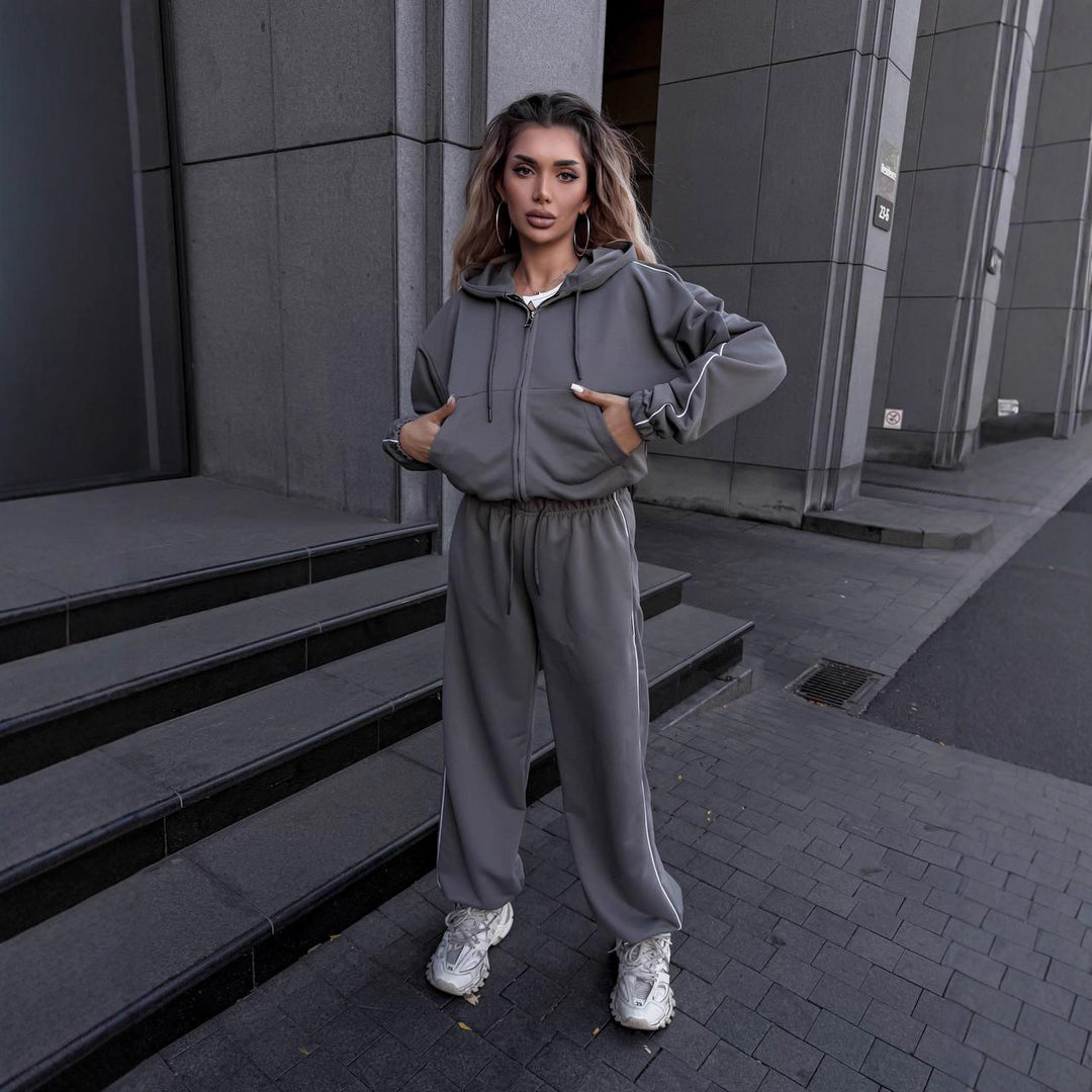 Kvinnors sportiga lounge set med huva och vida byxor Mirla-Eva Jonsson