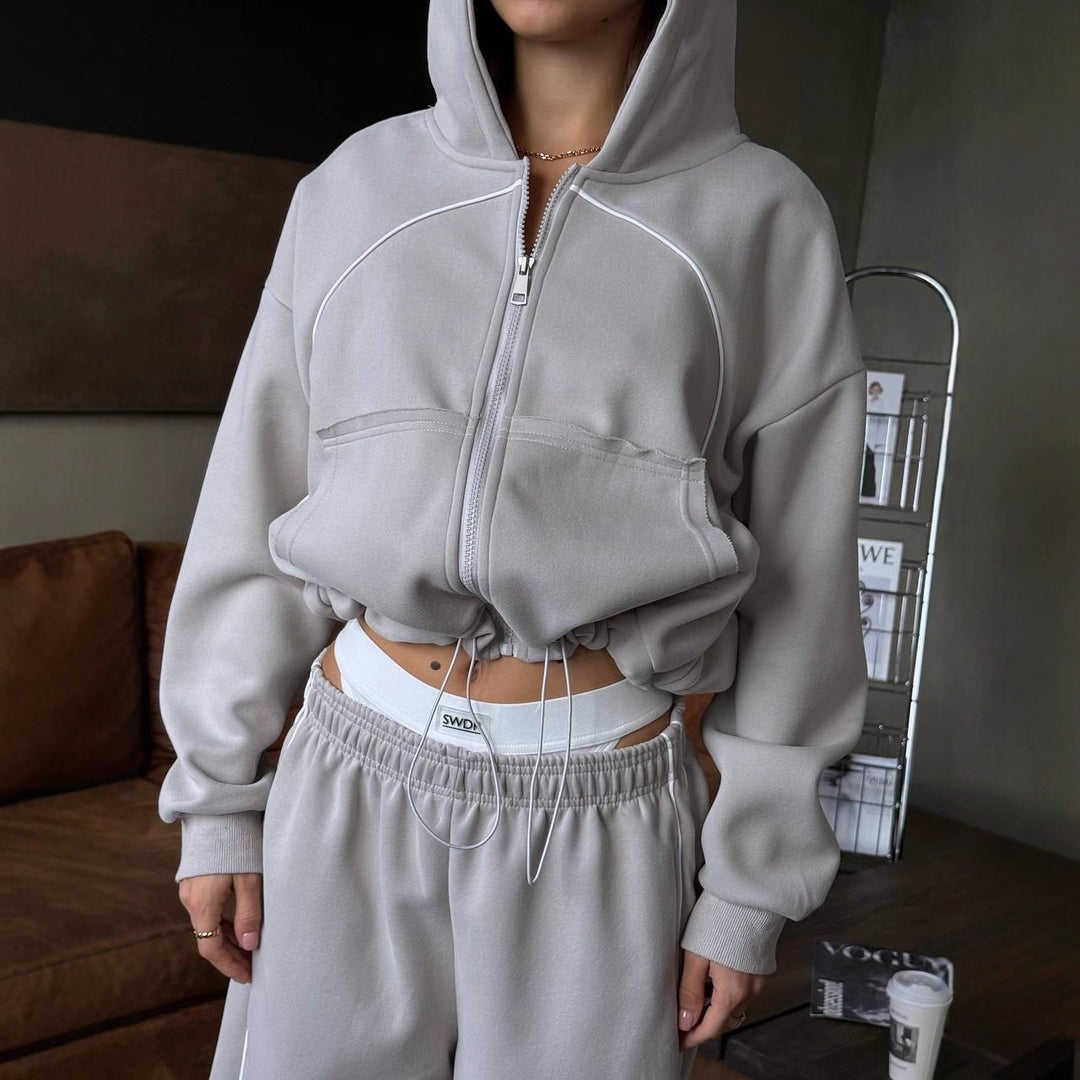 Kvinnors sportiga lounge set med huvtröja och vida byxor Mirla-Eva Jonsson