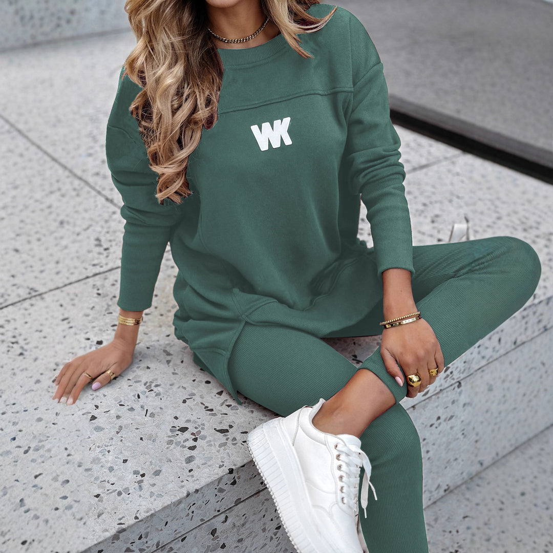 Kvinnors sportiga lounge-set med oversized sweatshirt och figurnära leggings Mirla-Eva Jonsson