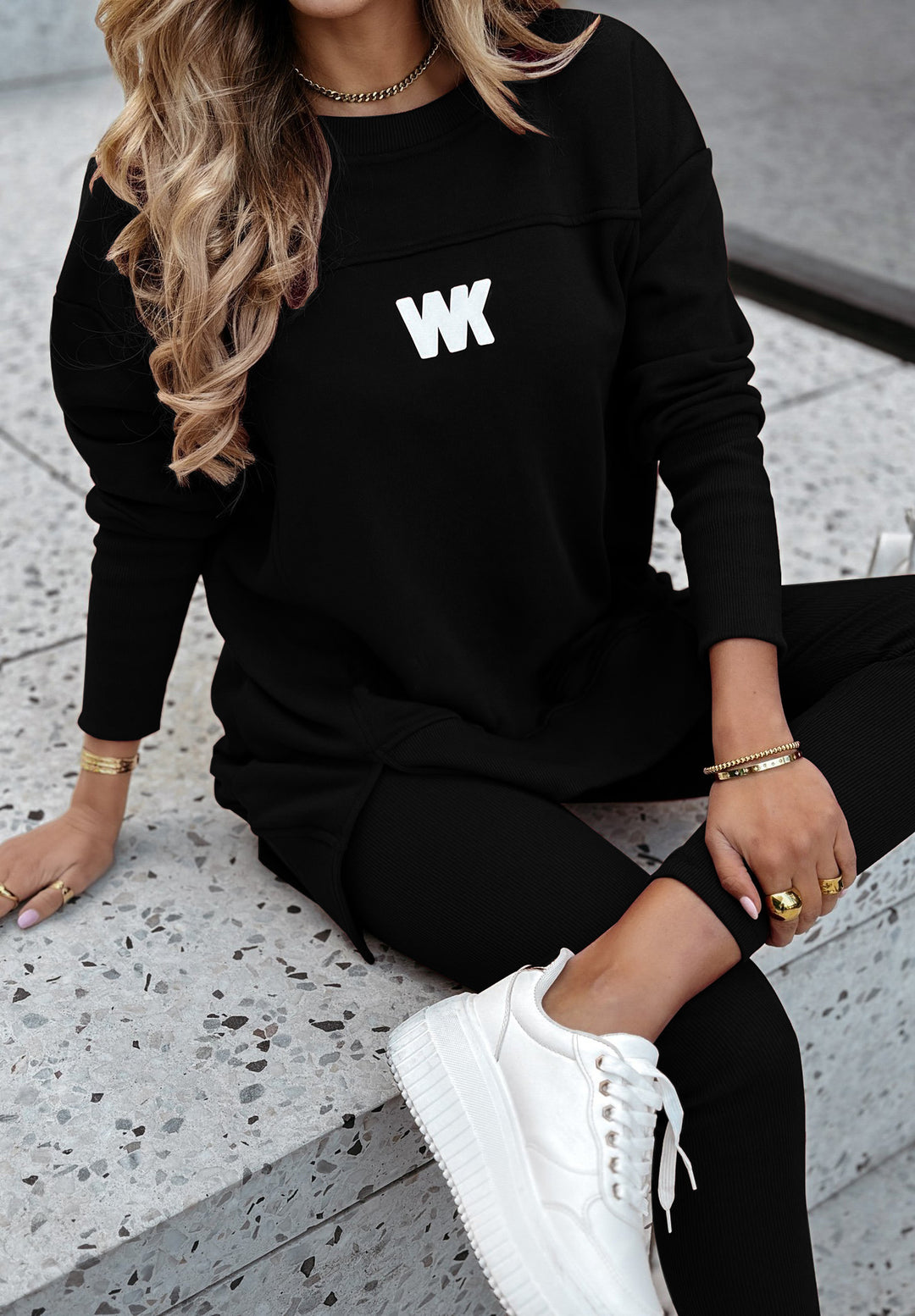 Kvinnors sportiga lounge-set med oversized sweatshirt och figurnära leggings Mirla-Eva Jonsson