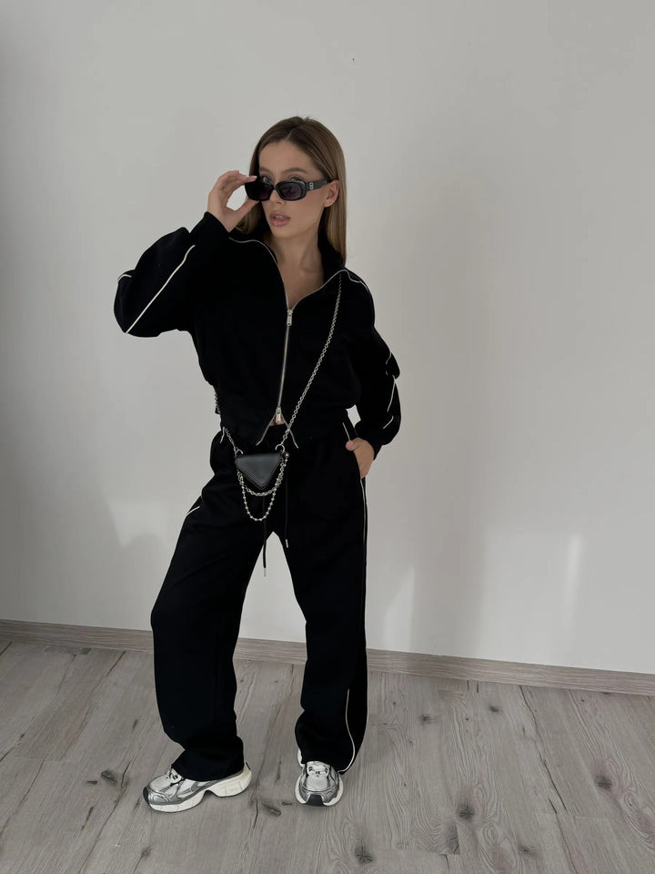 Kvinnors sportiga loungedräkt med dragkedja och sidostråk Mirla-Eva Jonsson