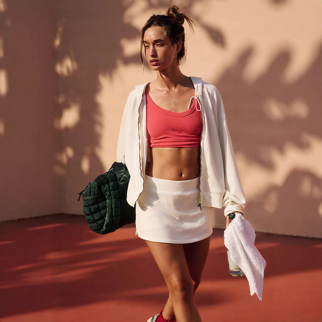 Kvinnors sportiga loungedräkt set med avslappnad jacka och shorts Mirla-Eva Jonsson