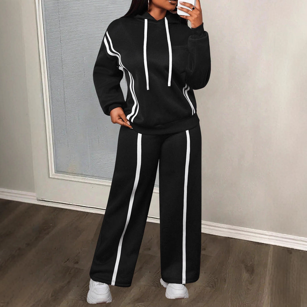 Kvinnors sportiga loungedress-set med uppvikta ärmar och sidostripes Mirla-Eva Jonsson