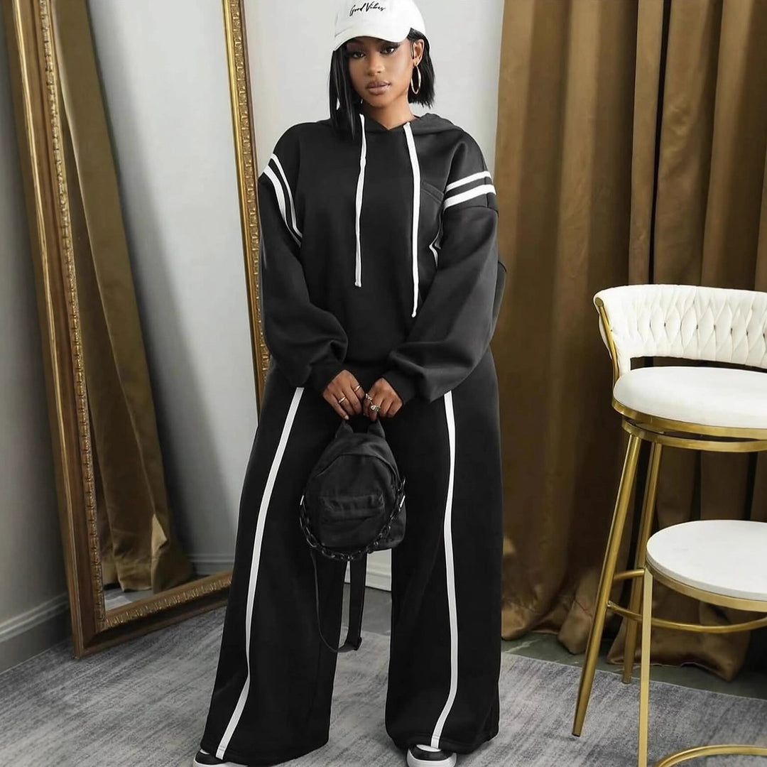 Kvinnors sportiga loungedress-set med uppvikta ärmar och sidostripes Mirla-Eva Jonsson