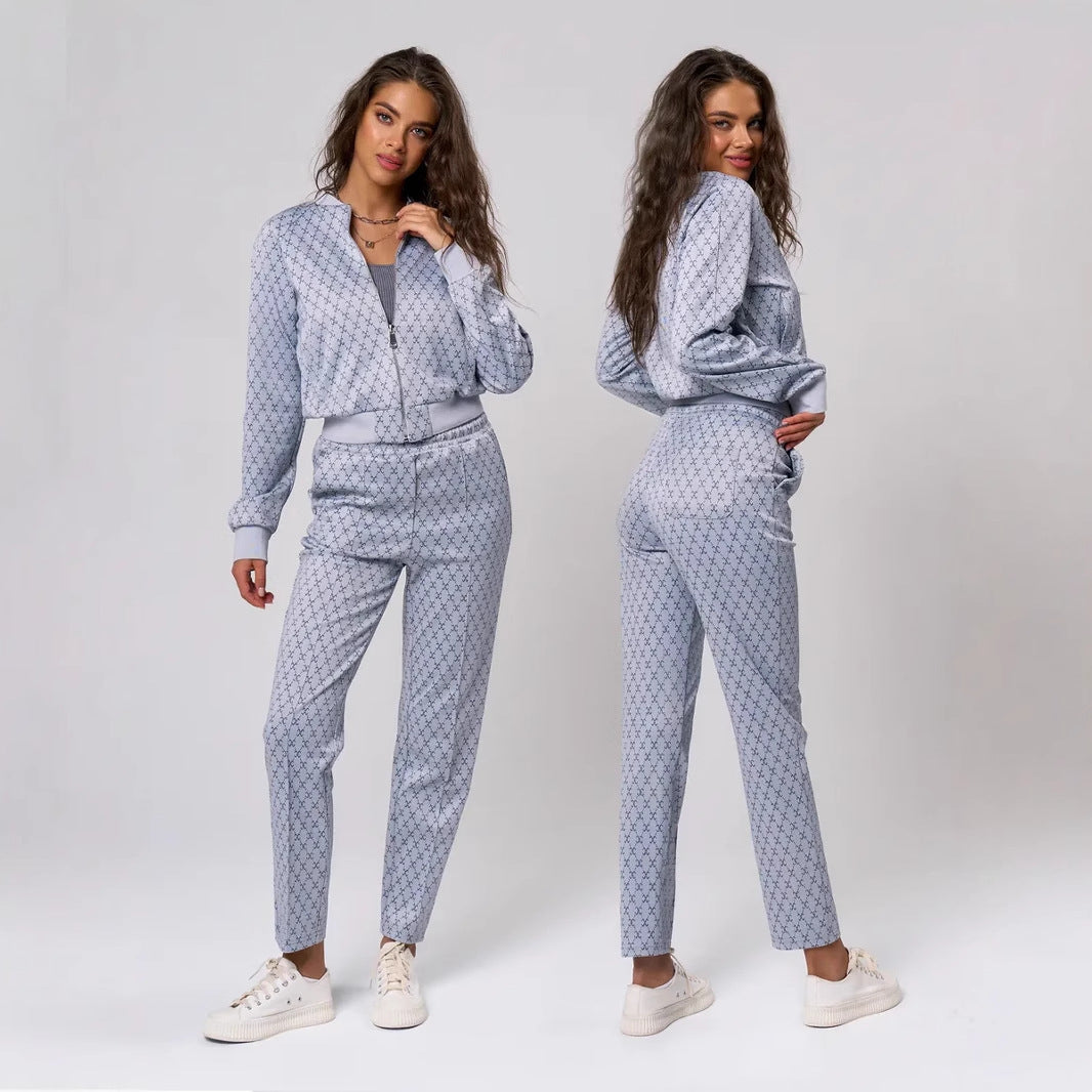 Kvinnors sportiga loungekläder set med hooded jacka och lösa joggingsbyxor Mirla-Eva Jonsson
