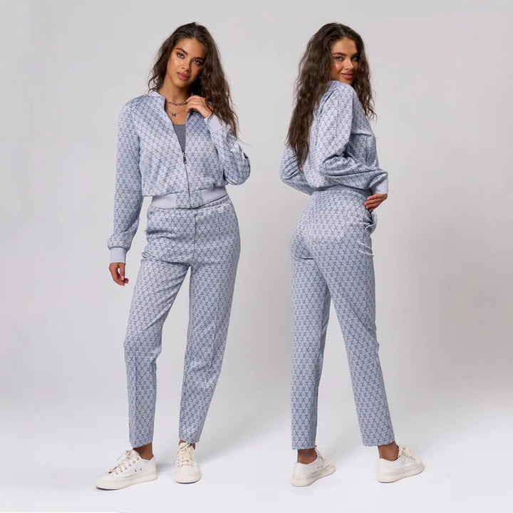 Kvinnors sportiga loungekläder set med hooded jacka och lösa joggingsbyxor Mirla-Eva Jonsson