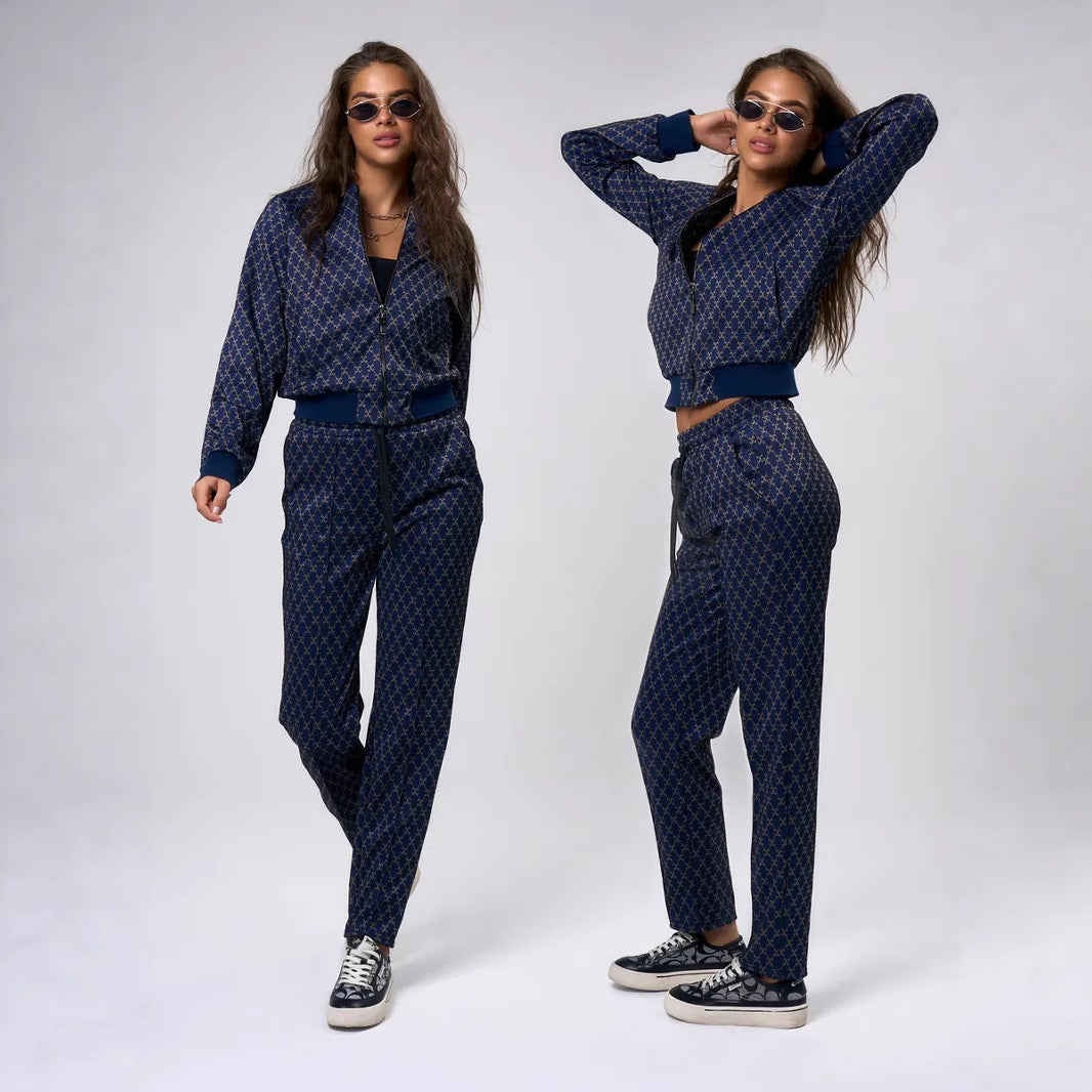 Kvinnors sportiga loungekläder set med hooded jacka och lösa joggingsbyxor Mirla-Eva Jonsson