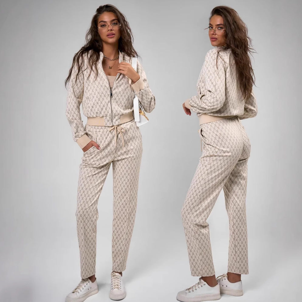Kvinnors sportiga loungekläder set med hooded jacka och lösa joggingsbyxor Mirla-Eva Jonsson
