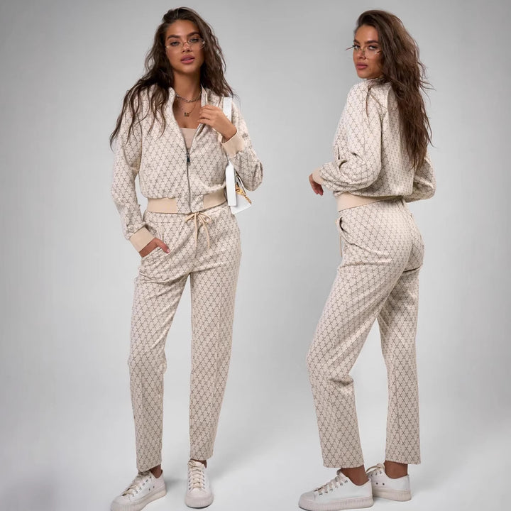 Kvinnors sportiga loungekläder set med hooded jacka och lösa joggingsbyxor Mirla-Eva Jonsson
