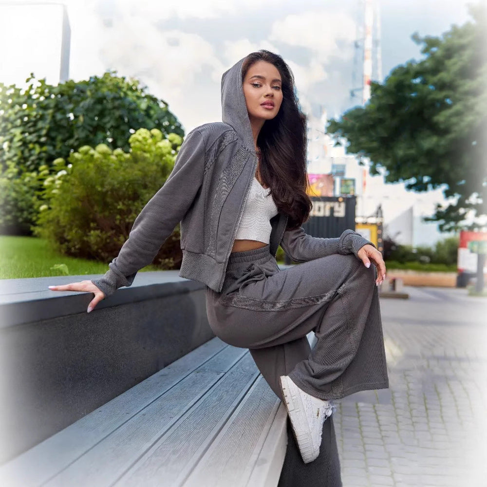 Kvinnors sportiga loungekläder set med kort hoodie och bekväma joggers-Eva Jonsson