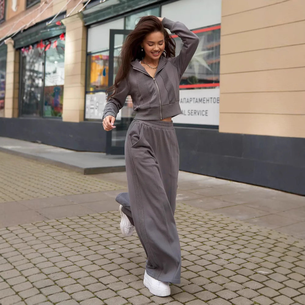 Kvinnors sportiga loungekläder set med kort hoodie och bekväma joggers-Eva Jonsson
