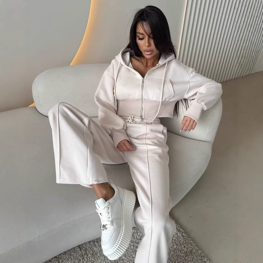 Kvinnors sportiga loungeoutfit med hoodie och bred benöppning Mirla-Eva Jonsson