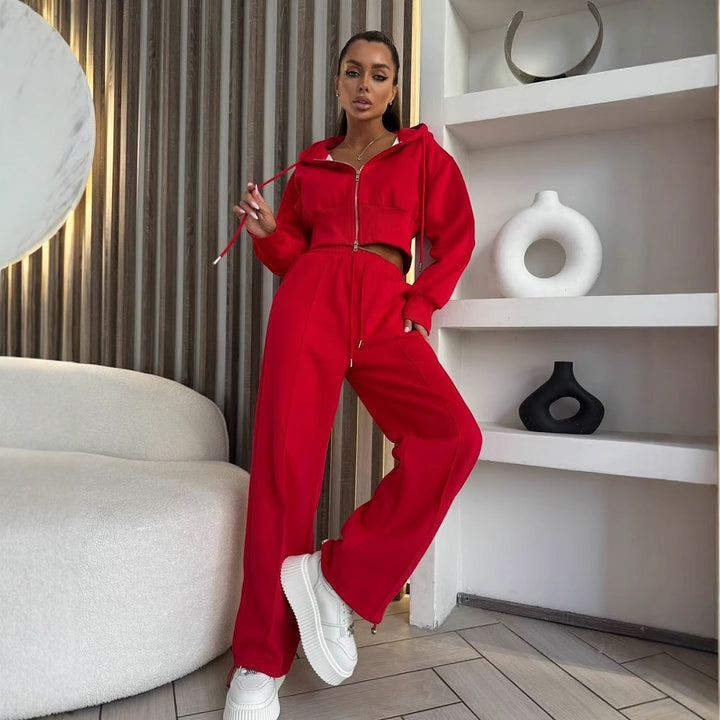 Kvinnors sportiga loungeoutfit med hoodie och bred benöppning Mirla-Eva Jonsson