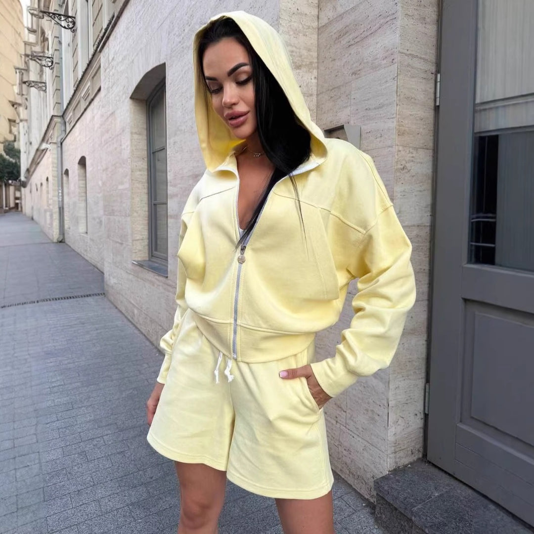Kvinnors sportiga loungewear-set gjort av mjuk fleece med huva och elastisk midja Mirla-Eva Jonsson