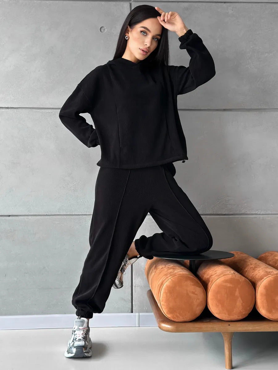 Kvinnors sportiga loungewear-set med bekväm hoodie och elastiska byxor Mirla-Eva Jonsson