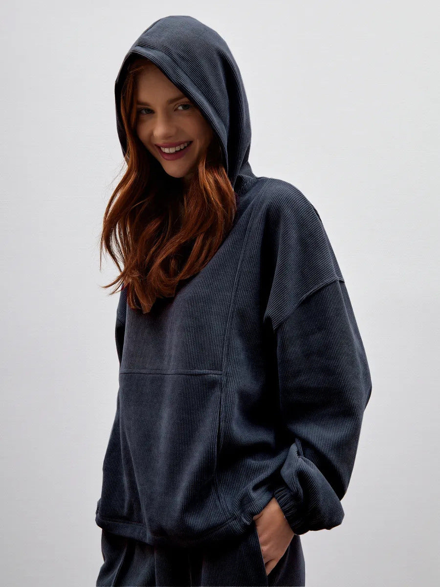 Kvinnors sportiga loungewear-set med bekväm hoodie och elastiska byxor Mirla-Eva Jonsson