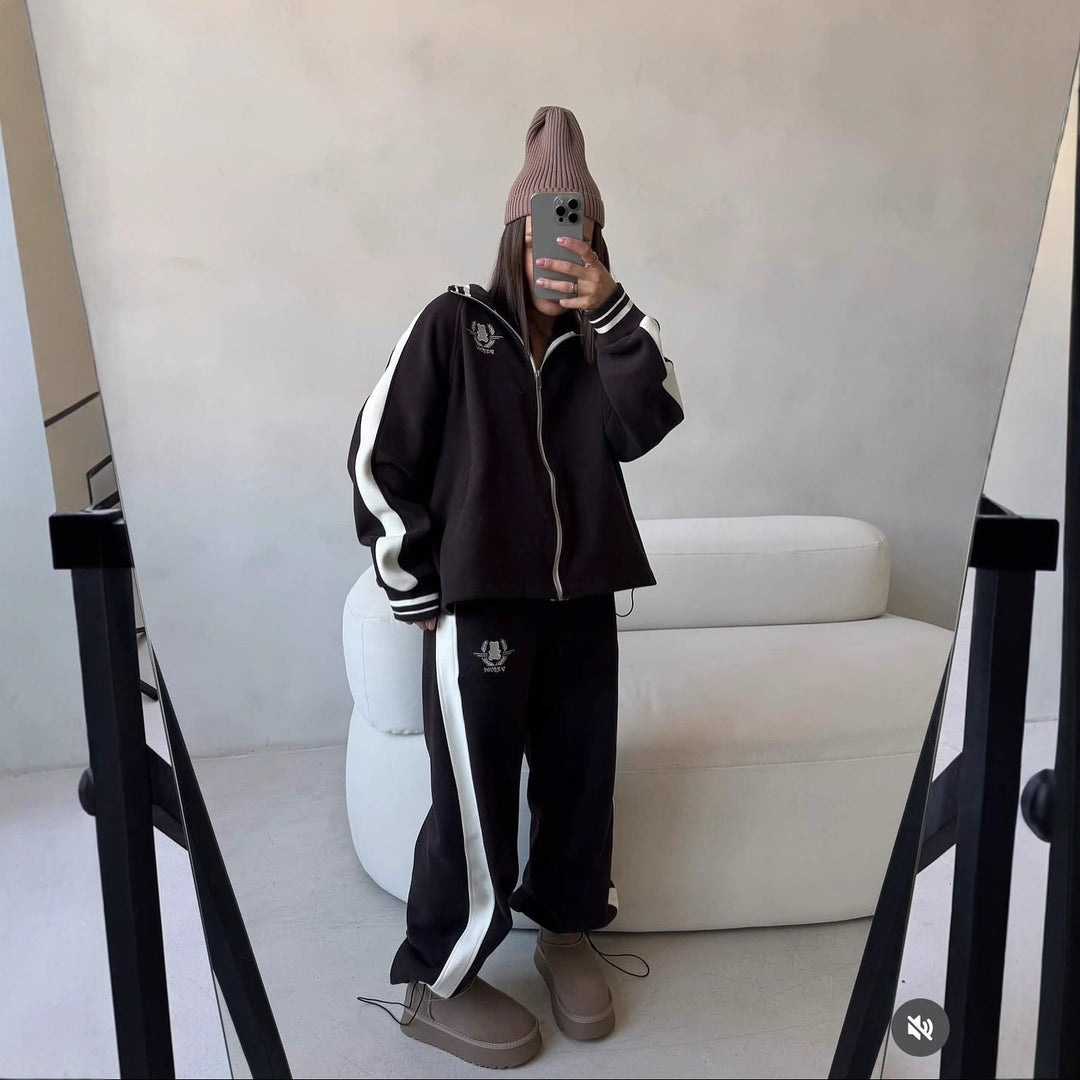 Kvinnors sportiga loungewear-set med högkragad dragkedja och bekväma byxor Mirla-Eva Jonsson