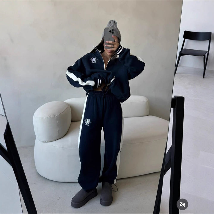 Kvinnors sportiga loungewear-set med högkragad dragkedja och bekväma byxor Mirla-Eva Jonsson