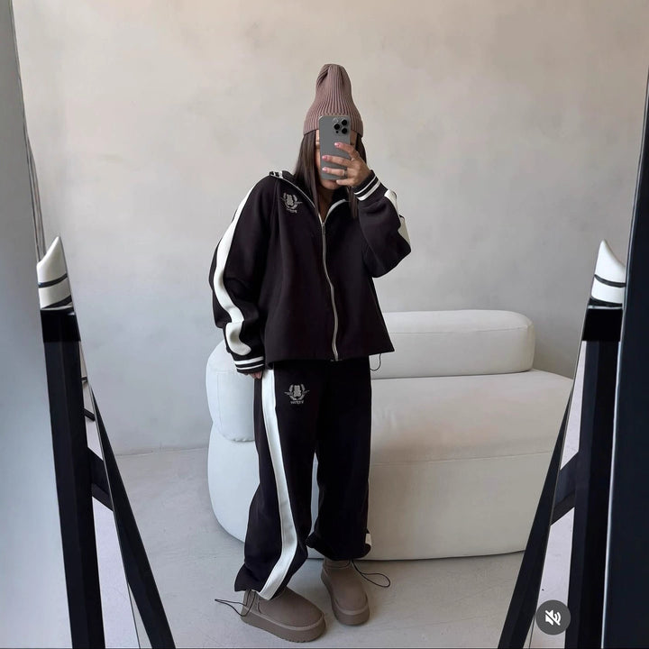 Kvinnors sportiga loungewear-set med högkragad dragkedja och bekväma byxor Mirla-Eva Jonsson
