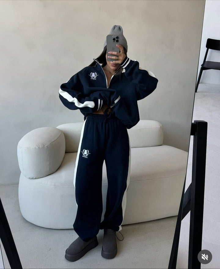 Kvinnors sportiga loungewear-set med högkragad dragkedja och bekväma byxor Mirla-Eva Jonsson