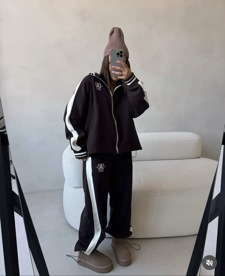 Kvinnors sportiga loungewear-set med högkragad dragkedja och bekväma byxor Mirla-Eva Jonsson