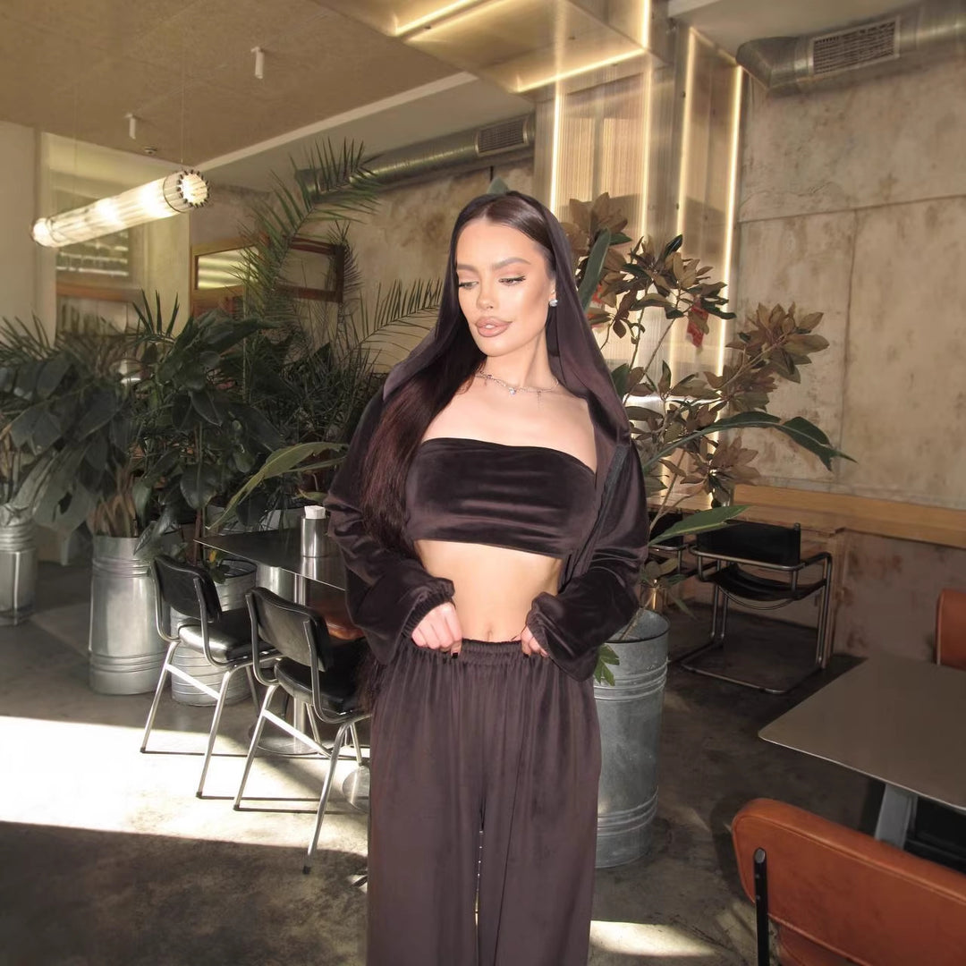 Kvinnors sportiga loungewear-set med kort hoodie och vida byxor-Eva Jonsson
