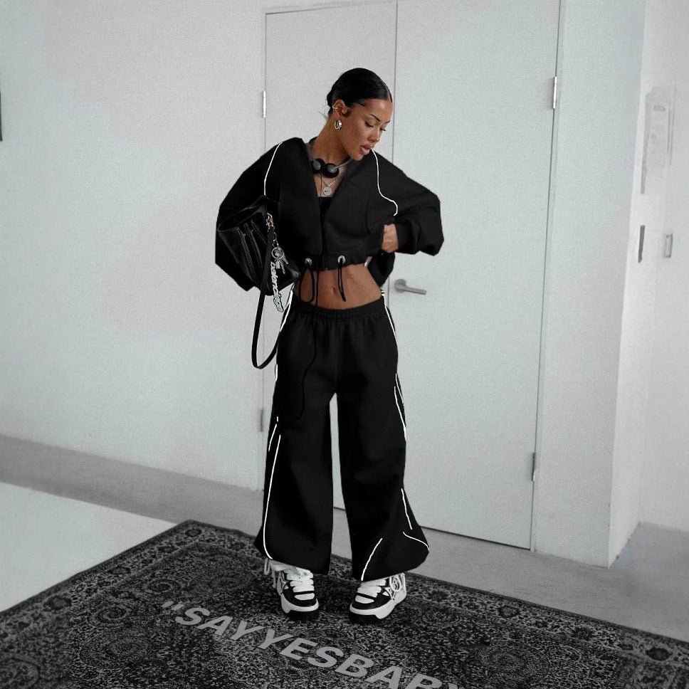 Kvinnors sportiga oversized set med huva jacka och vida byxor Mirla-Eva Jonsson