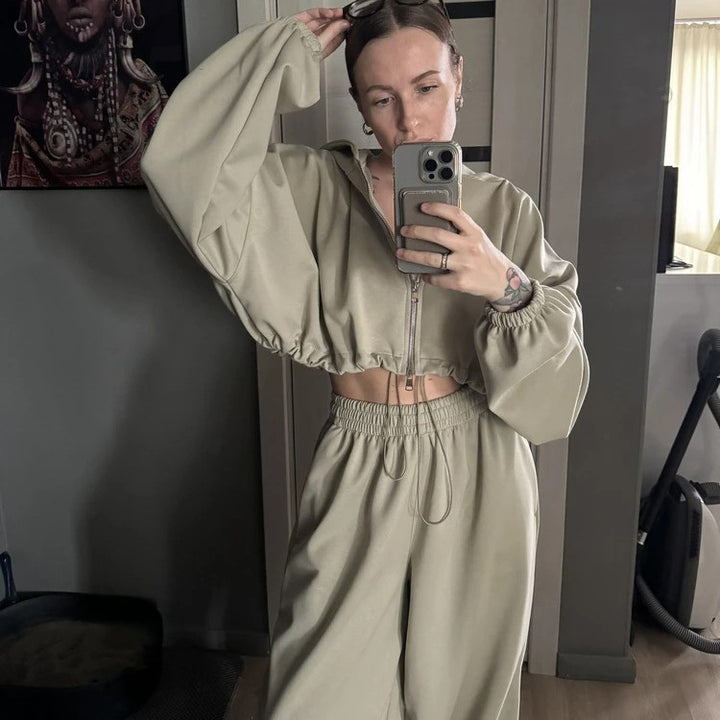 Kvinnors sportiga oversized set med huva och elastisk midjeband Mirla-Eva Jonsson