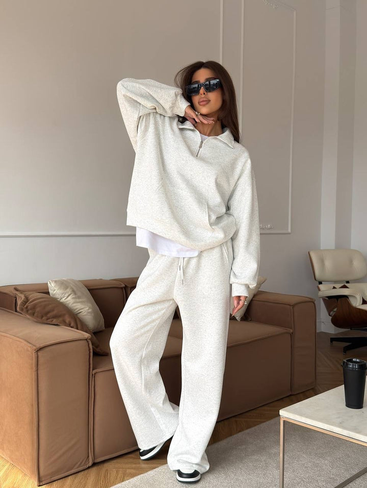 Kvinnors sportiga pullover med halv dragkedja och vida byxor Mirla-Eva Jonsson